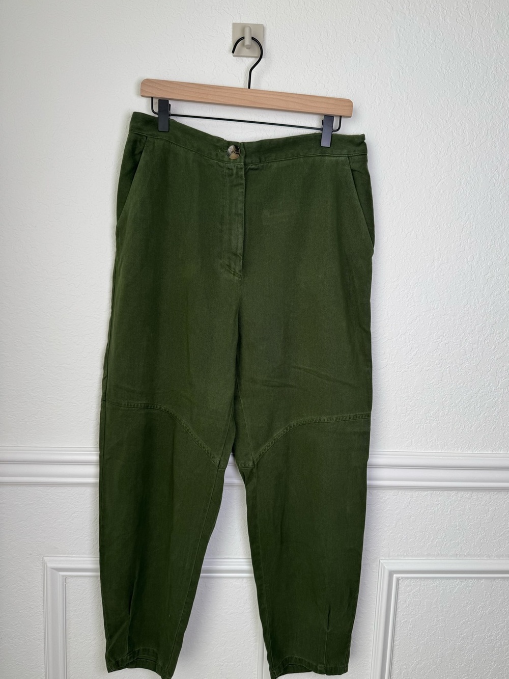NWT Zara Women’s Olive Green Relaxed Fit Barrel Leg Trousers
